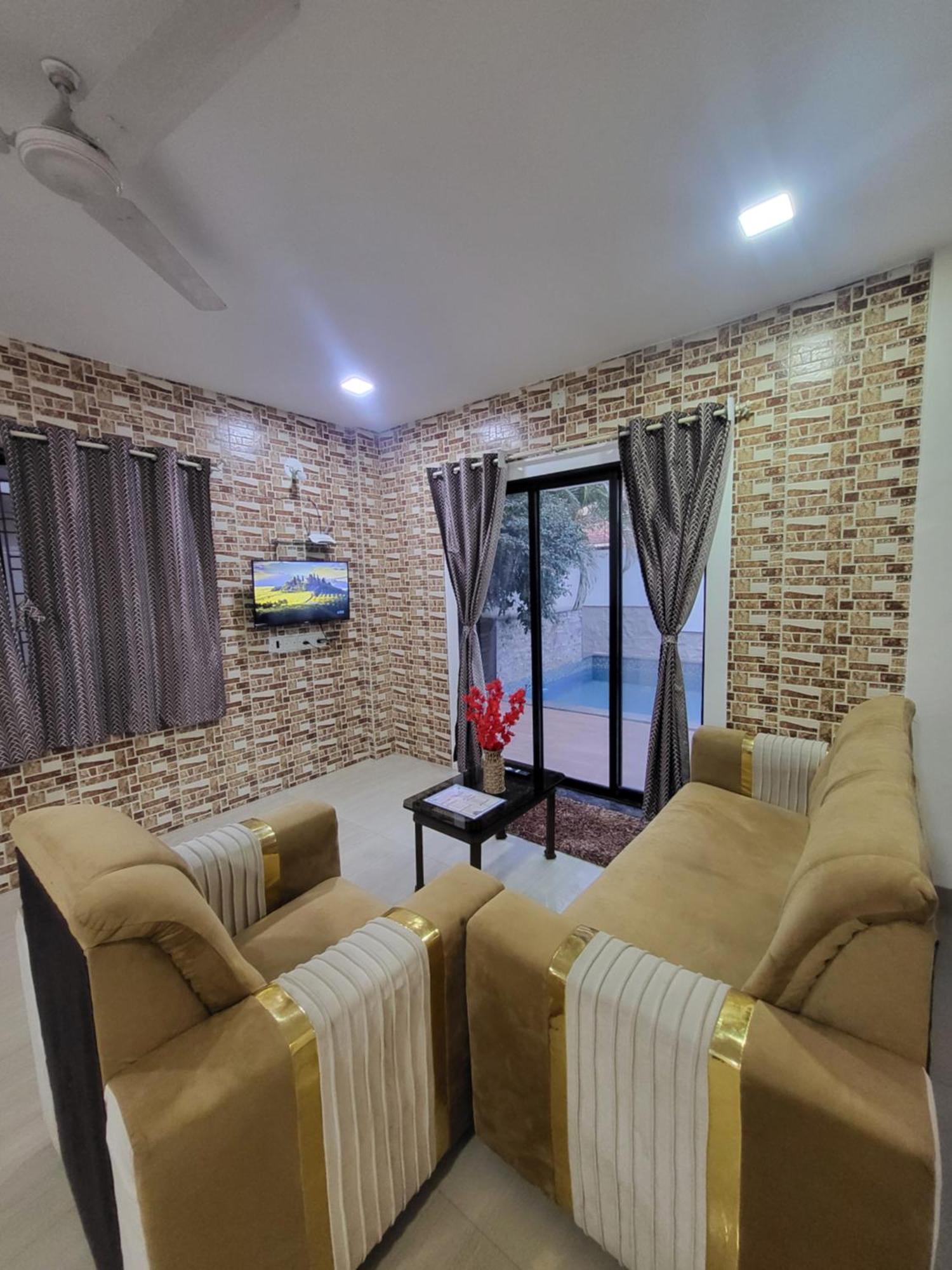 The Perfect Stays Para Disco Big Pool Cricket Turf Villa Lonavala Esterno foto