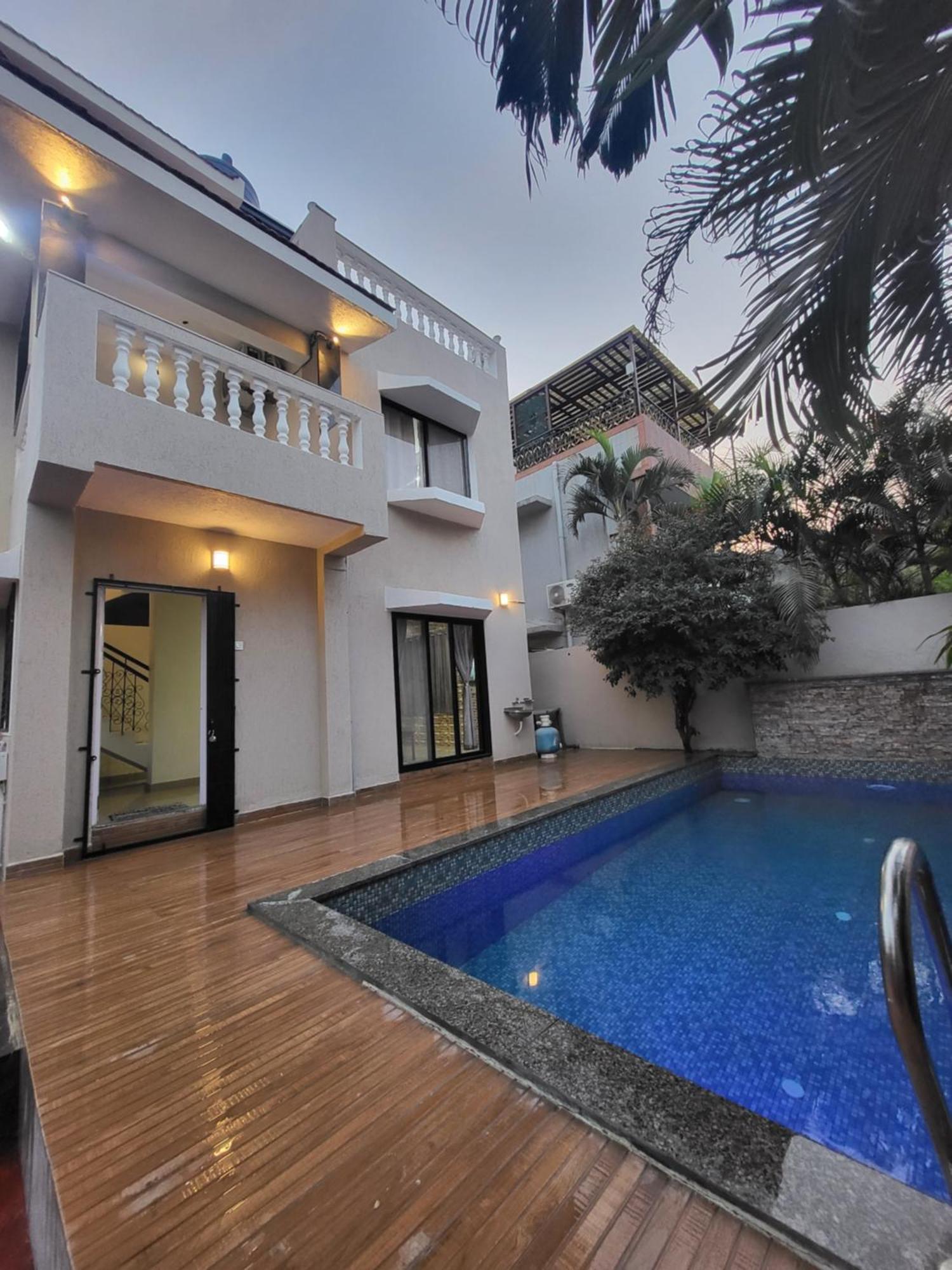 The Perfect Stays Para Disco Big Pool Cricket Turf Villa Lonavala Esterno foto