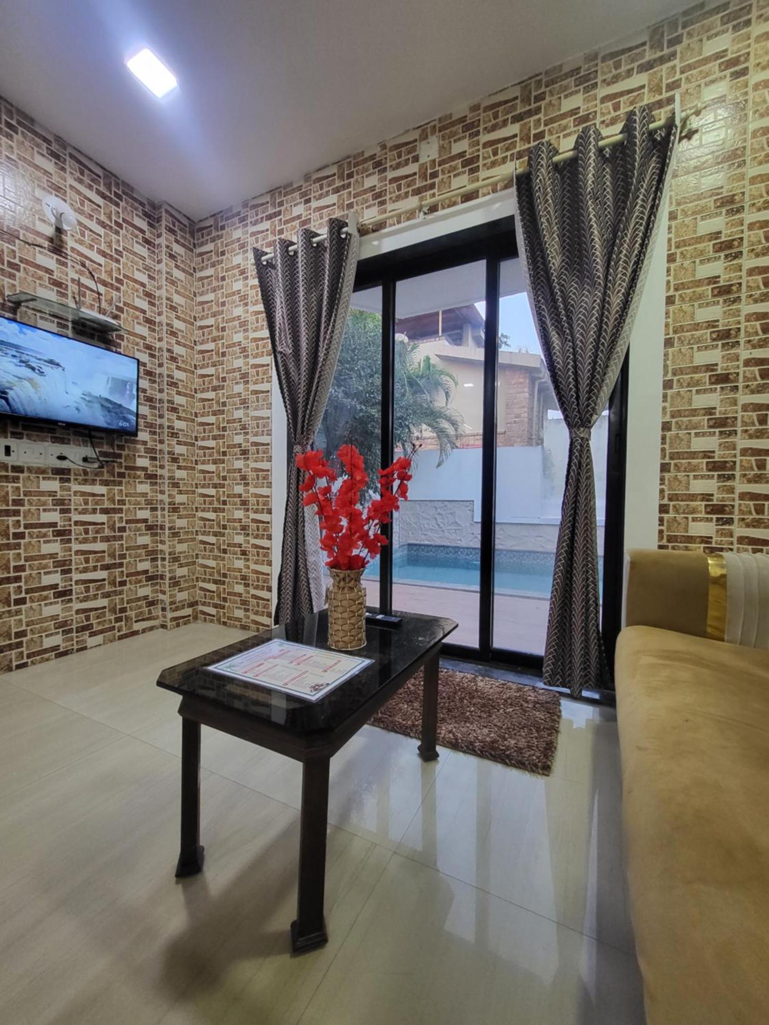 The Perfect Stays Para Disco Big Pool Cricket Turf Villa Lonavala Esterno foto
