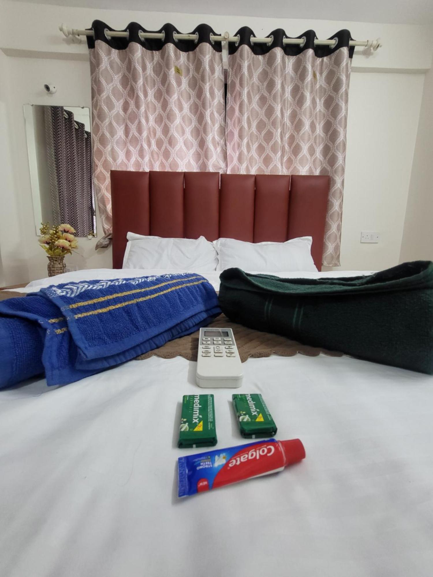The Perfect Stays Para Disco Big Pool Cricket Turf Villa Lonavala Esterno foto
